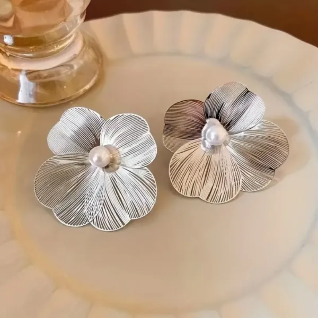 Korean Floral Small Studs Earrings - Image 3